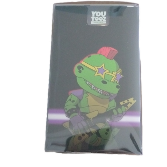 Five Nights at Freddy's Montgomery Gator Vinyl Figure #7 in Clear Protective Box - Picture 9 of 11